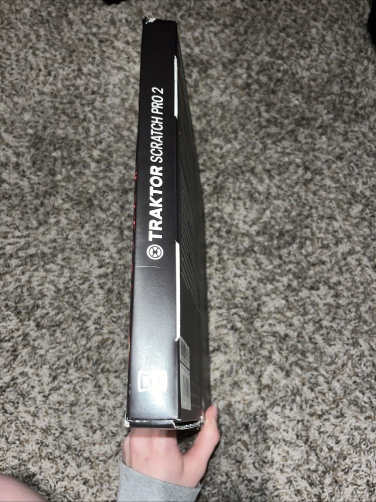 Traktor Scratch Pro Software and Timecode Kit with 2 Digital Vinyl Records