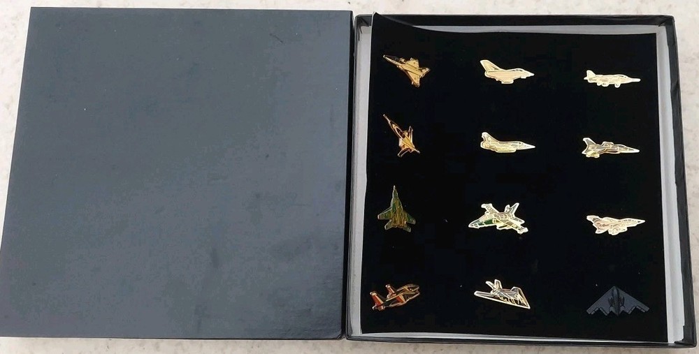 Atlas Editions 12 WARPLANE PINS