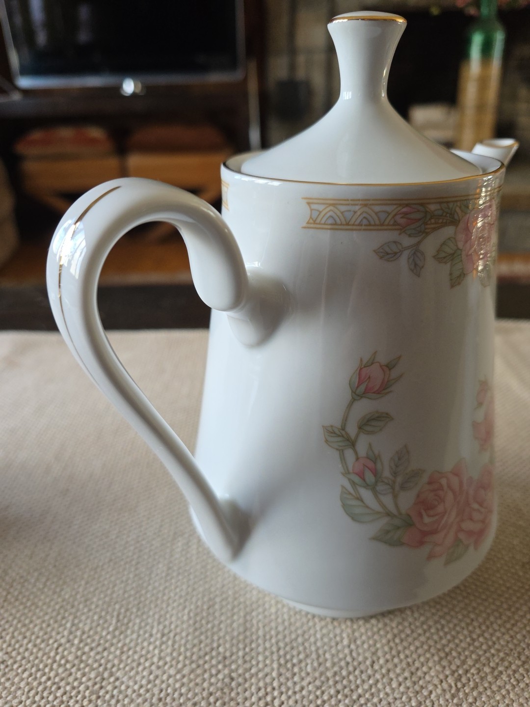 Crown Ming Fine Jian Shiang Christina Pattern Fine China Tea Pot, Sugar, Creamer