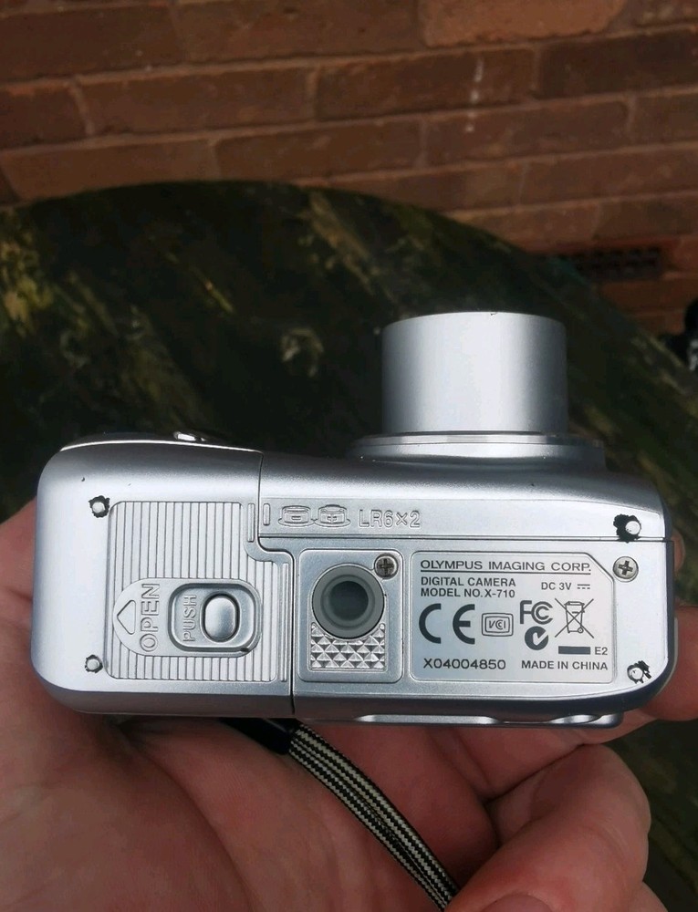 Olympus X-710 4.0MP Compact Digital Camera Silver + Xd 512mb Memory Card & Case