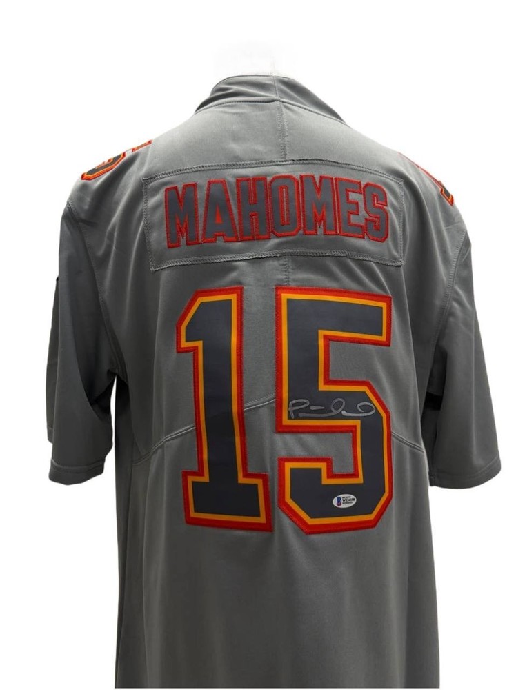 Hand Signed JERSEY Patrick Mahomes Autographed Size M BAS Authentication