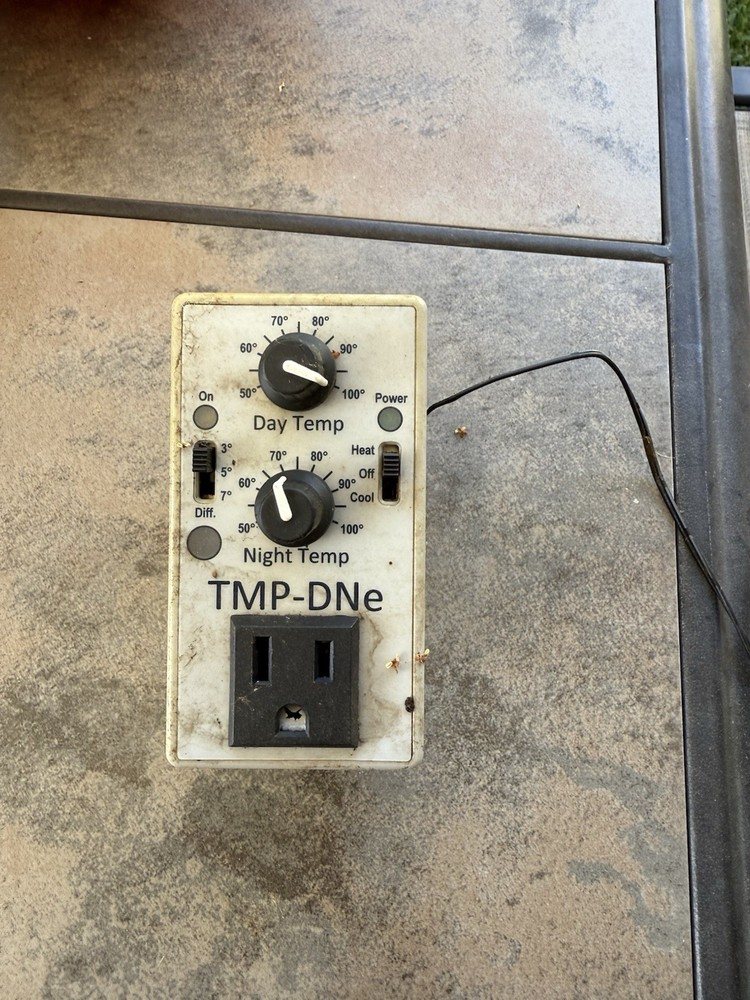 TMP-DNe Tempature Controller With Photocell For Day/Night Operation HEAT/COOL