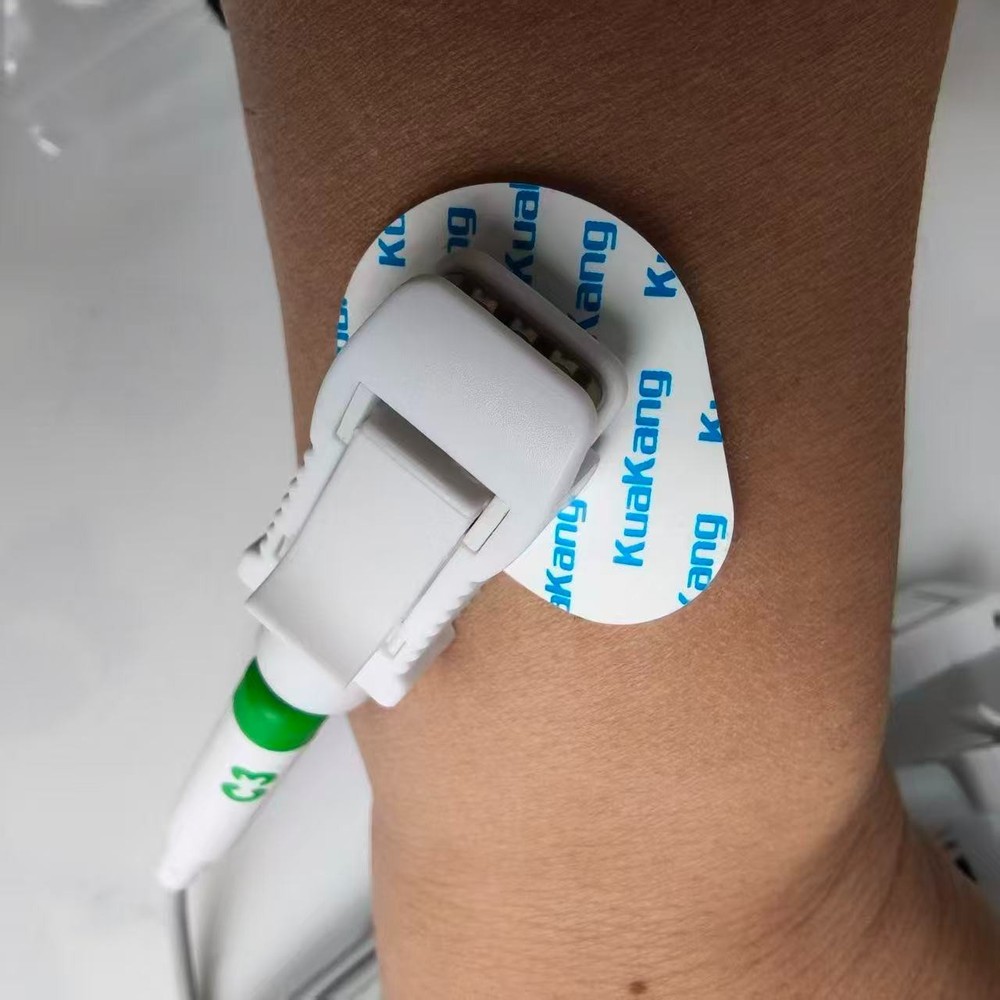 100 disposable electrodes and 10 conversion clips for patient monitors