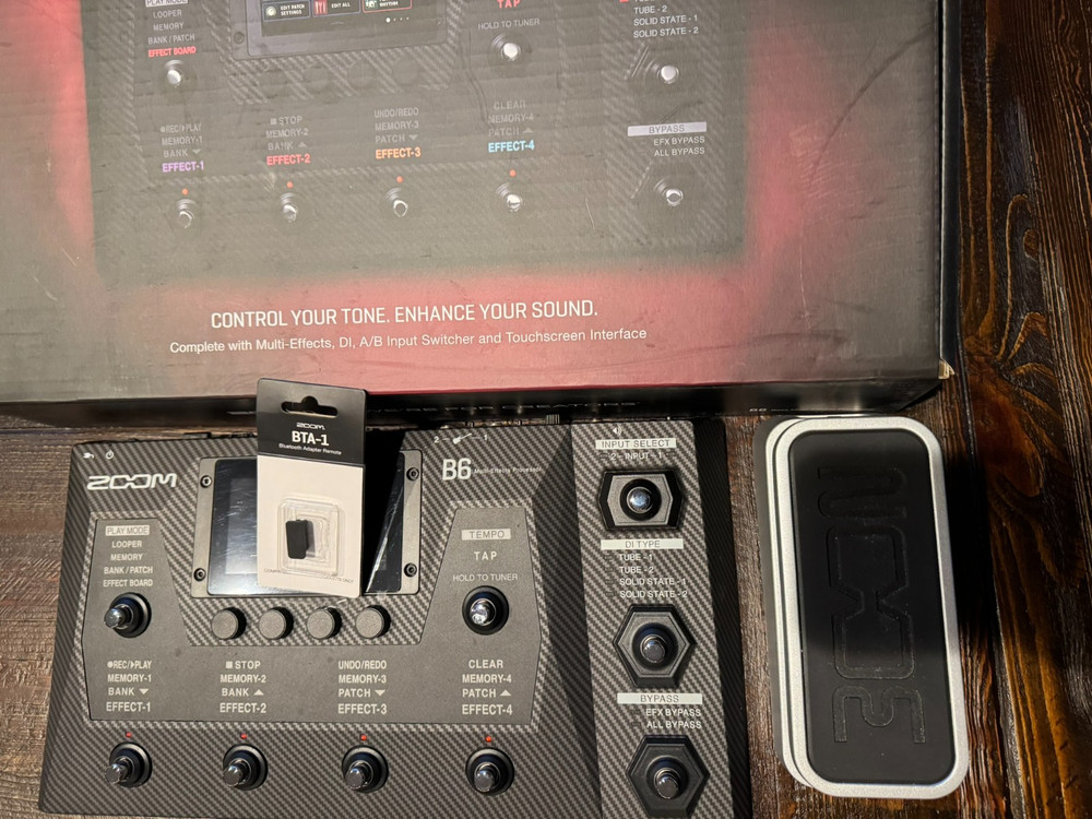 Zoom B6 Bundle: Bass Multi-FX + (BONUS) Wireless App Control & Expression Pedal