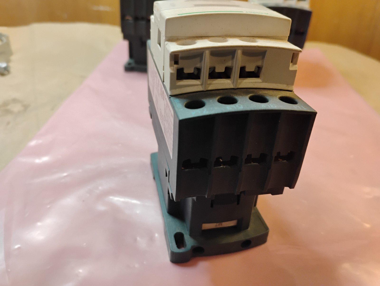 Scheider Electric LC1DT25 Contactor 220V 25A - Fast Ship