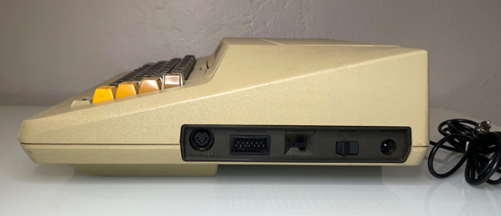 Atari 800 Home Computer with 48K RAM & Guide/Instructions - Missing Keycaps 💻