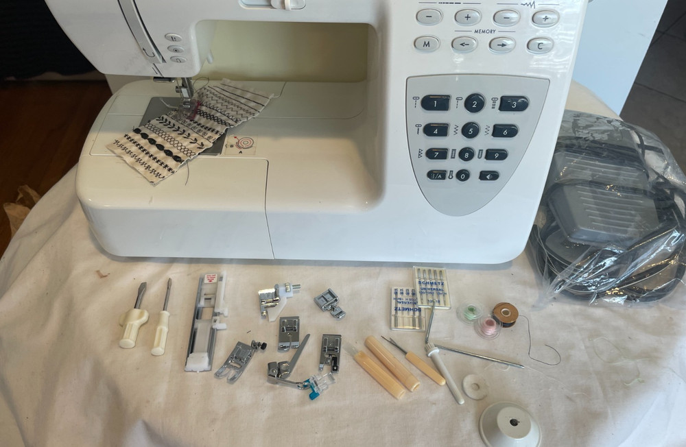 Pfaff Smart 200c Computerized Sewing Machine – 40 Stitches