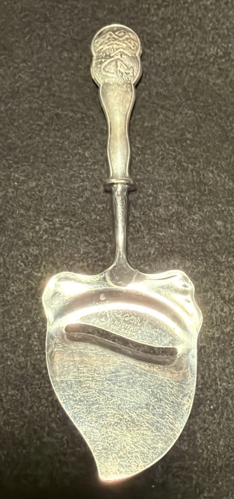 Rustfri antique Rustic Deer Log Cabin 8” cheese slicer