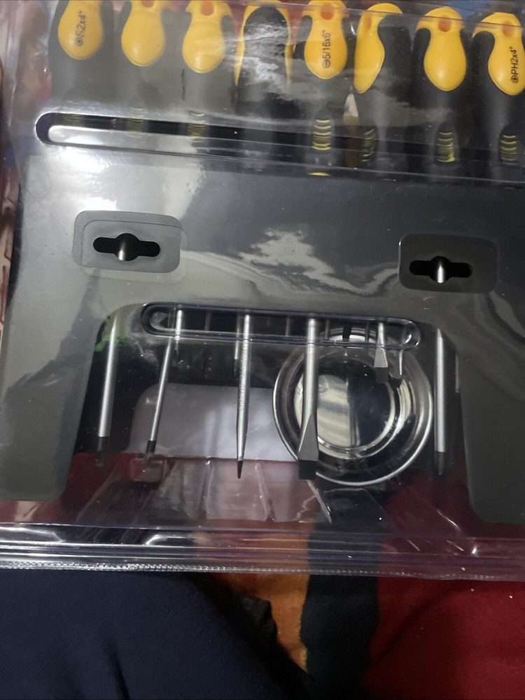 Dark Duck Scewdrivers And Bits Set