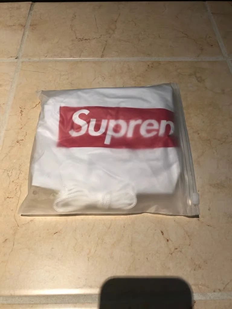 Supreme Inflatable Blimp FW17 2017 Red White Big Box Logo Streetwear Accessory
