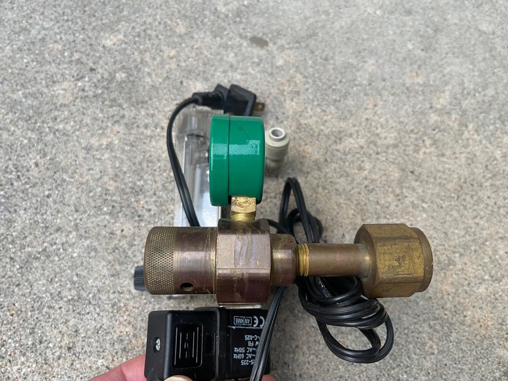 American Hydroponics CO2 Regulator with Solenoid and Flowmeter