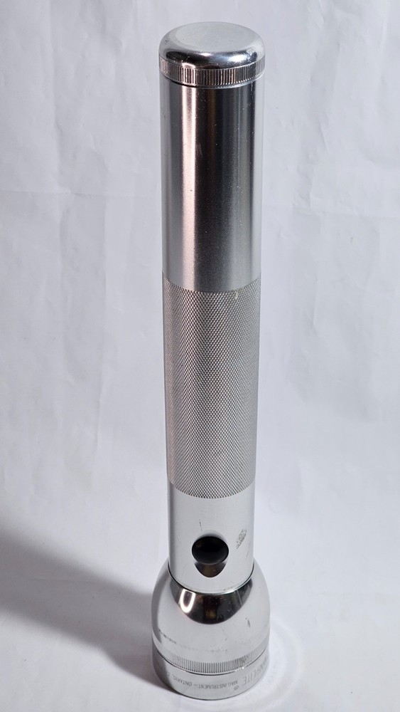 Mag-Lite Silver Flashlight (Standard Size)