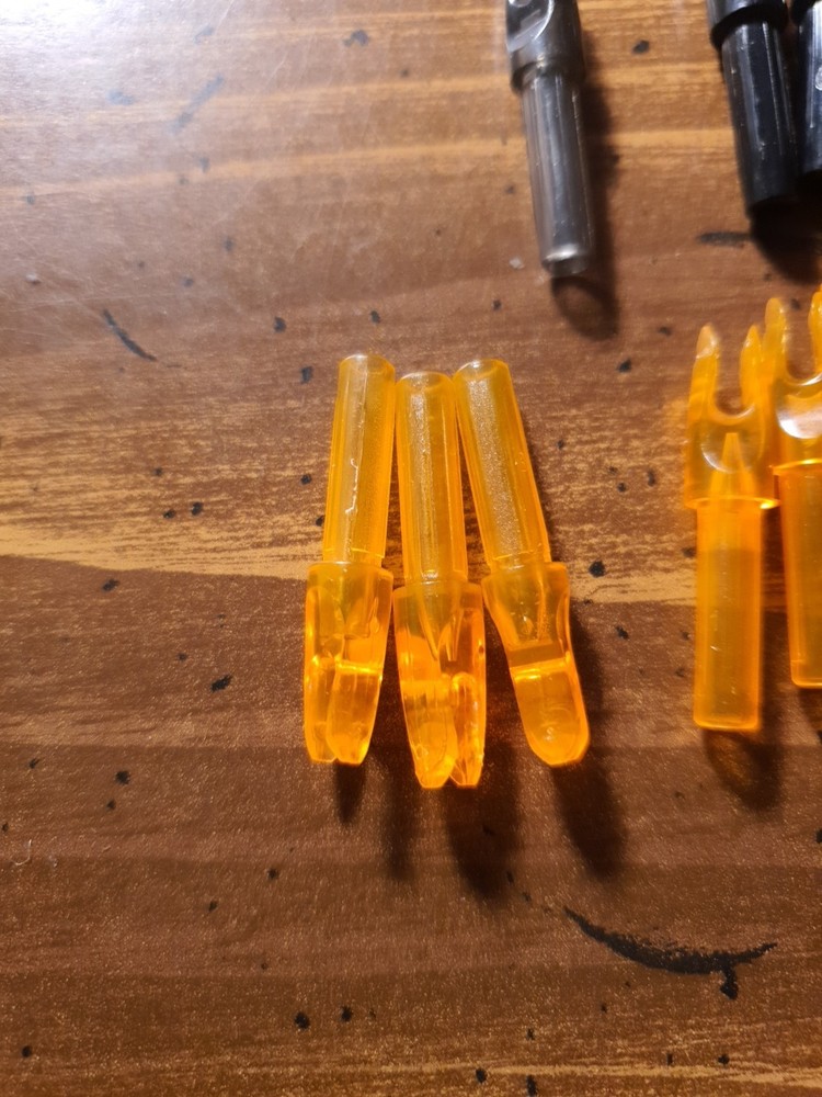 Black Eagle Archery R Nocks Lot (15)