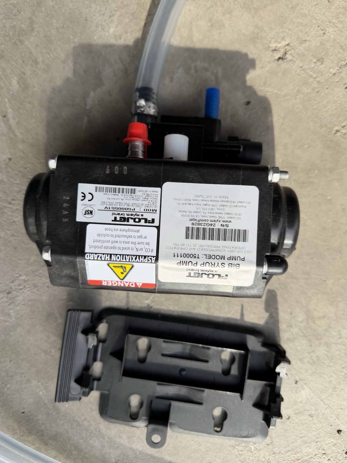 FLOJET Bag In Box Pump P5000 with Mount, 5ft Hose, Coke + Pepsi Connector