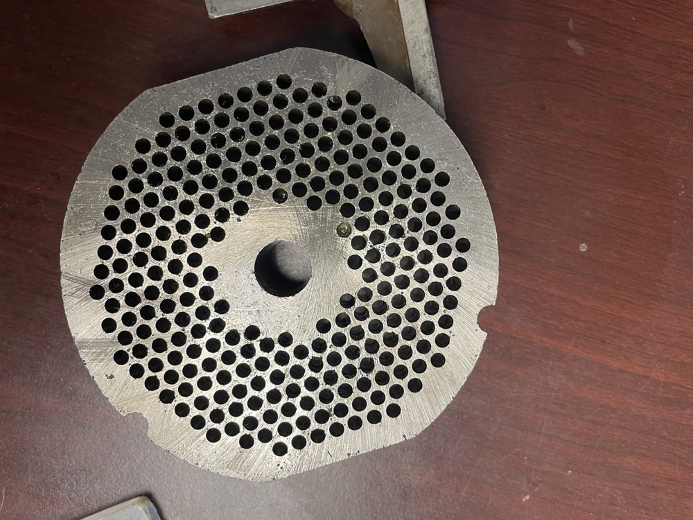 HOOK-EYE #32 HUB PLATE 1/8" holes with hook eye cutter-sharp