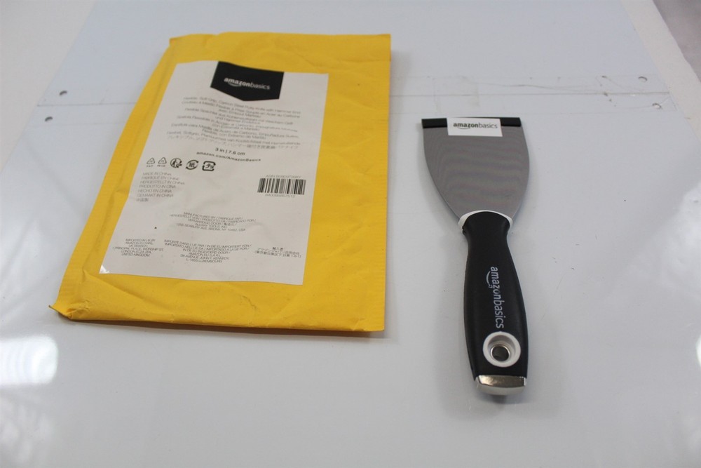 Putty Knife Stiff Nylon Handle with 3" wide Blade