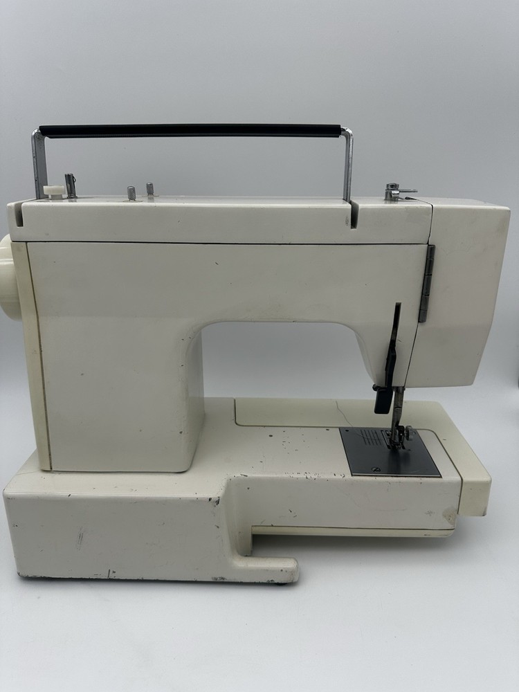 Nelco Vintage Simpatica 4102F Sewing machine - EUC