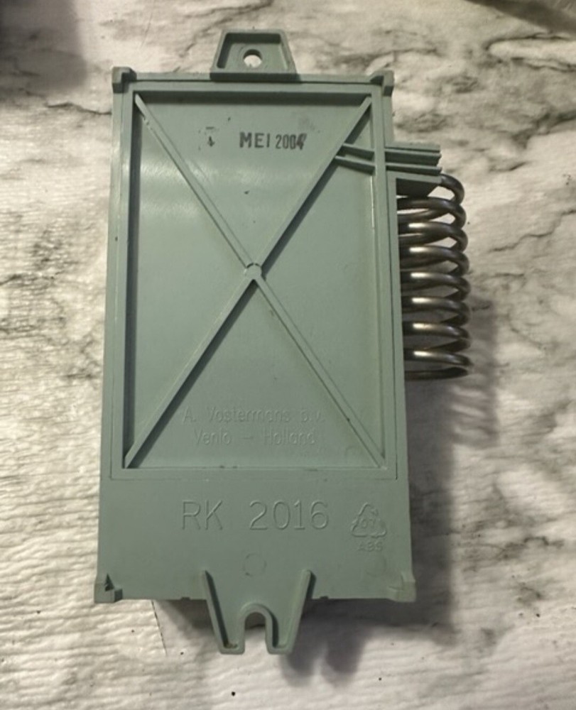 T15-Wd Line Volt Mechanical Tstat, Spring, 32 Degrees To 105 Degrees