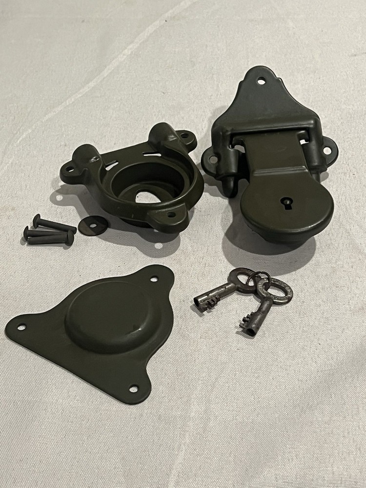 WW2 US Military Trunk Footlocker Lock W/ Hardware 1943 Eagle Lock Co Conn