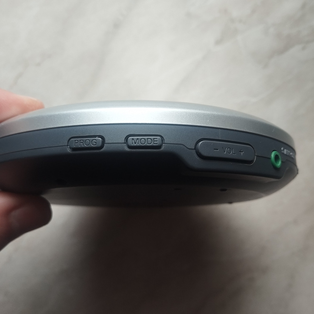 Philips EXP2460 Personal CD/MP3 Player with 100-Second Skip Protection Used
