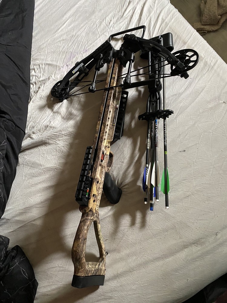 Cross Bow With Arrows And Tips