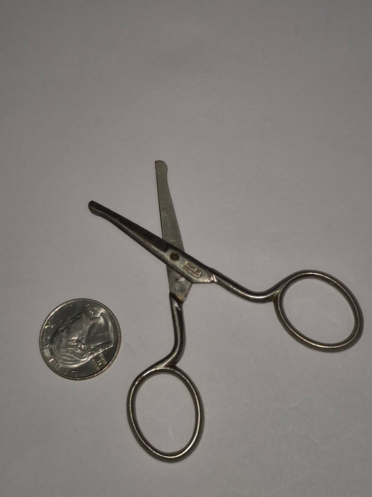 VINTAGE MADE IN GERMANY BLUNT TIP SMALL SCISSORS E2