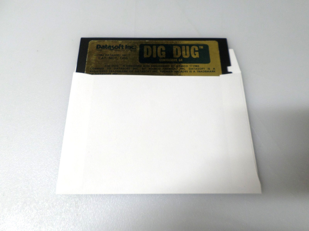 5.25" Floppy - ATARI & COMMODORE 64 - DIG DUG - 1984 DATASOFT