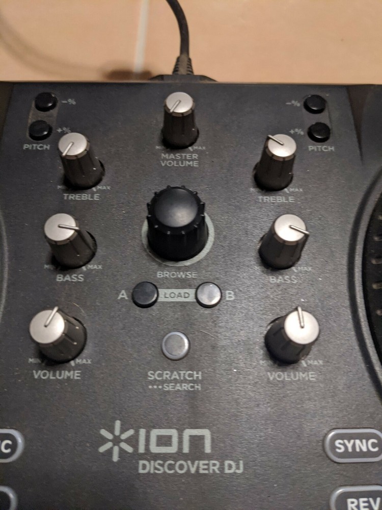 Ion Discover DJ Computer DJ System Dual Turntable USB Controller Scratch MP3s