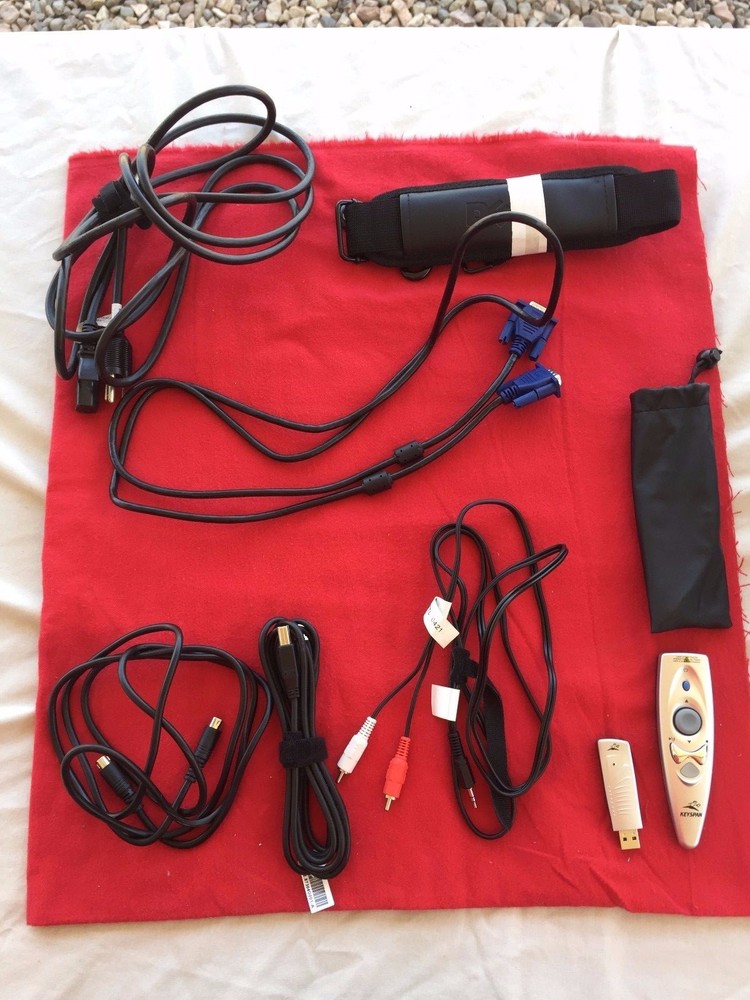 Dell DLP Front Projector With Case, Power Cable, and Remote