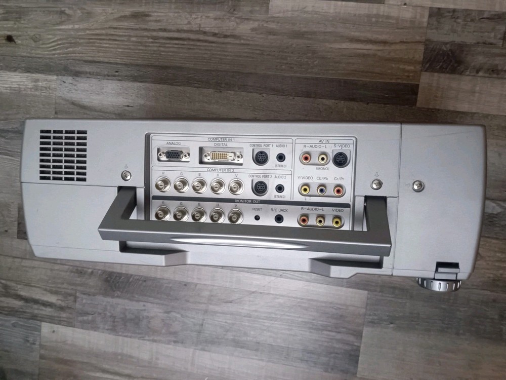 Working Sanyo PLC-XP30 Large Venue Presentation Projector PRO xtraX Multimedia