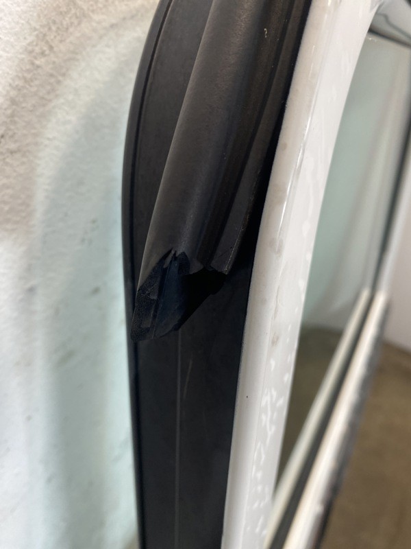 2009 Peterbilt 335 Door (606-13973)