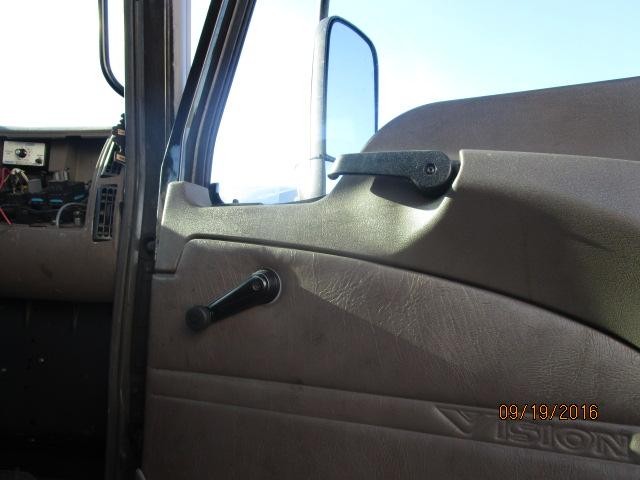 For 2004 MACK CX 2004-2005 DOOR ASSEMBLY Right , OH