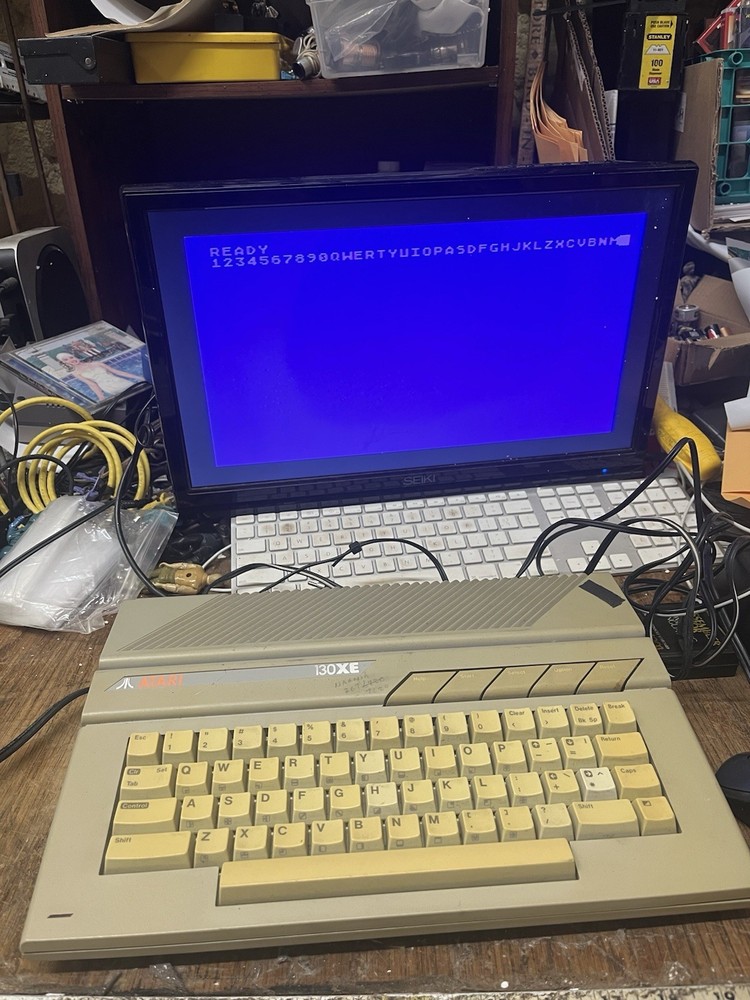 Atari XE 130xe Computer NTSC with Power Supply and AV cable Help Button Not Wrk