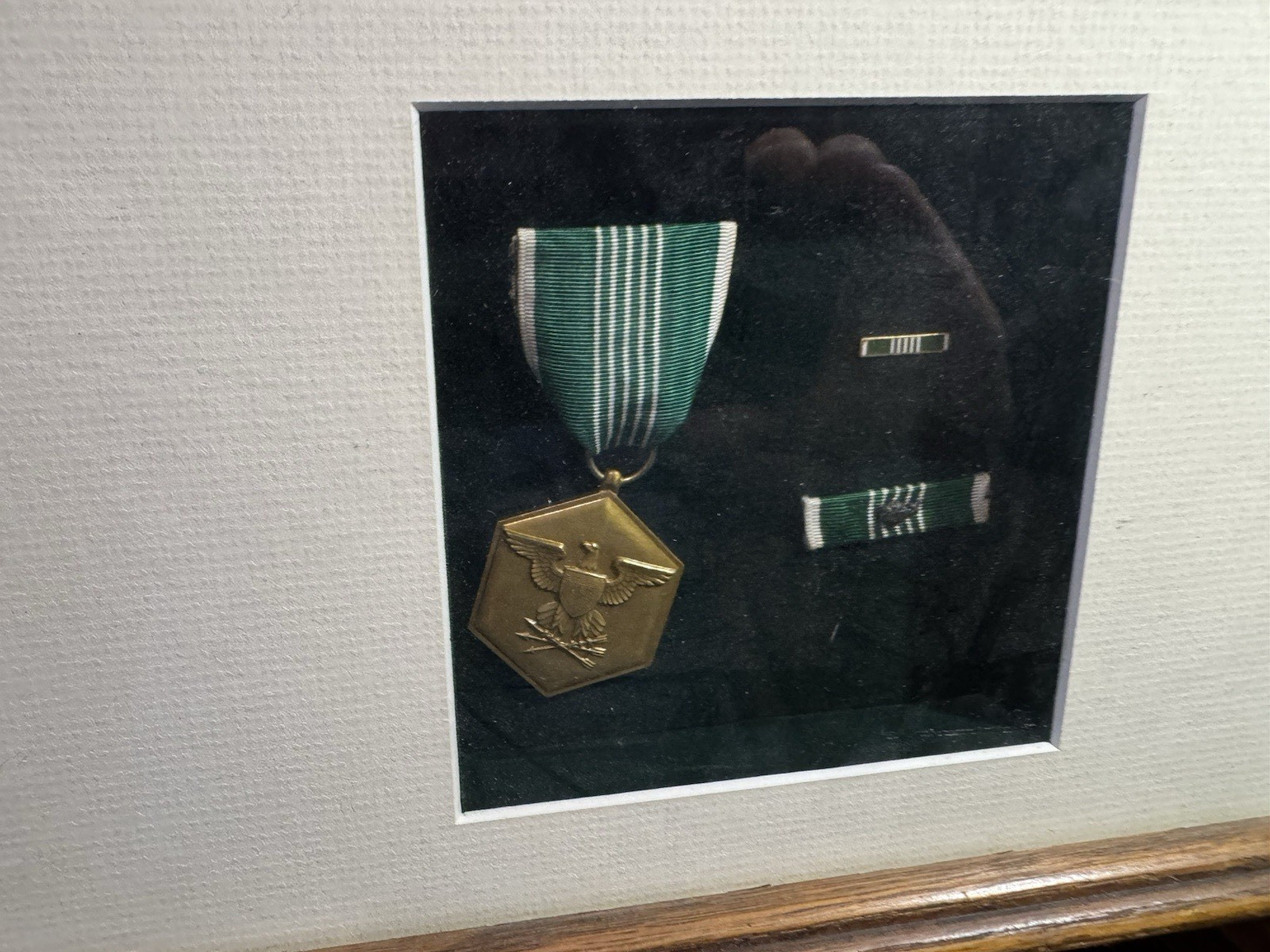 Framed Army Commendation Medal w/ First Oak Leaf w/Certificate SHIPS4FREE2USA!!