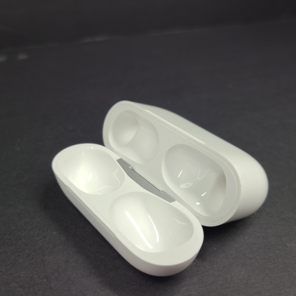 Apple AirPod Pro 2nd Generation Charging Case MagSafe LIGHTNING A2700 100% OEM