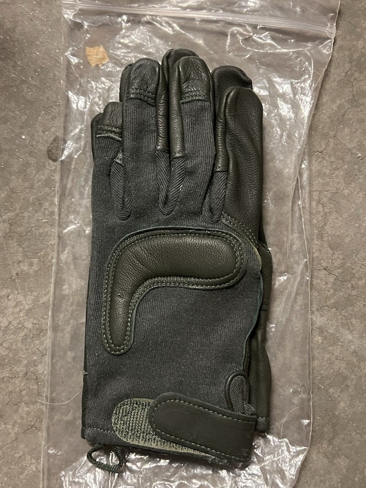 US. Army Combat Gloves Type II Capacitive Size Small New In Package