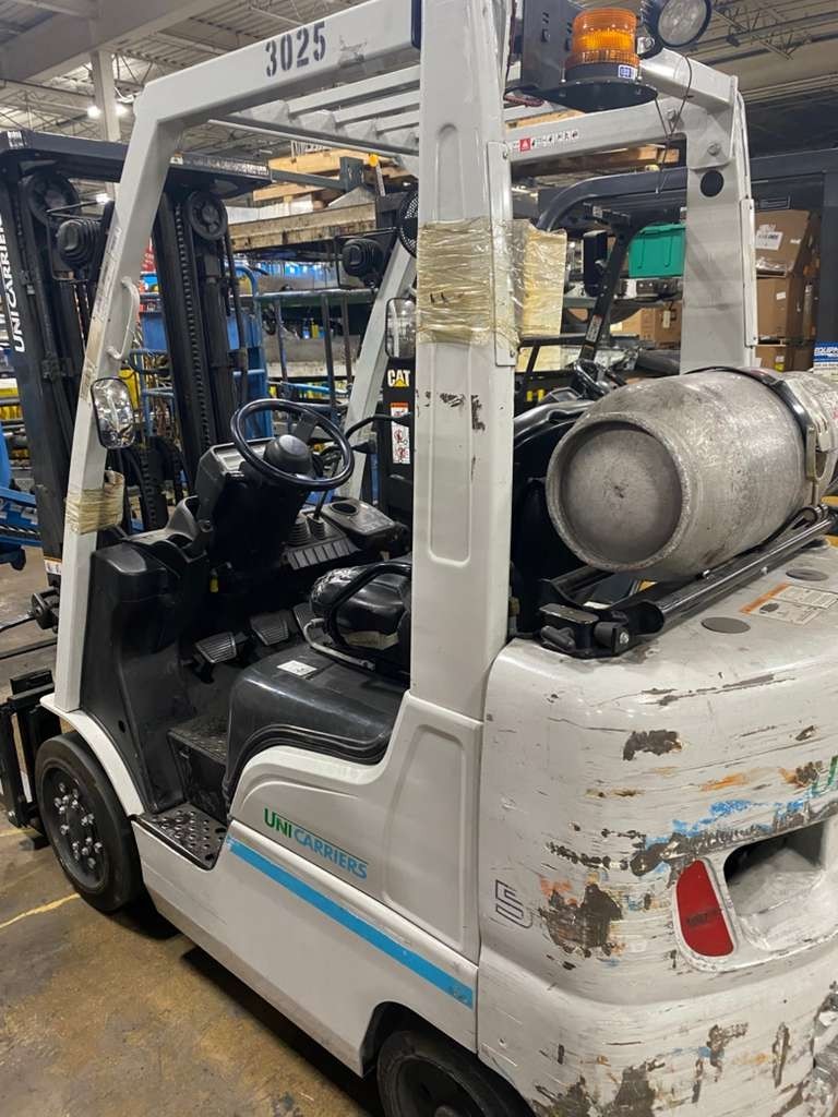 UniCarriers MCP1F2A25LV LP Forklift 4,400 lb Capacity Side Shift 3F Mast
