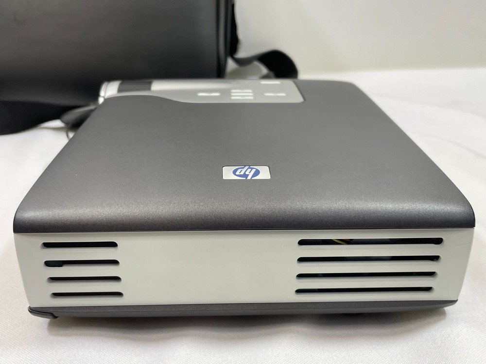 HP Digital Projector XB31 DLP w/ Case, Remote, & Accessories COMPLETE
