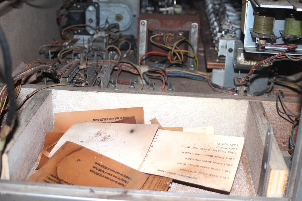 1975 Bally Knockout Pinball Machine- Plays, Needs Some Work