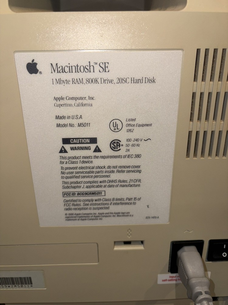 1987 Apple, Macintosh SE MODEL# M5011 computer with Keyboard and Mouse.