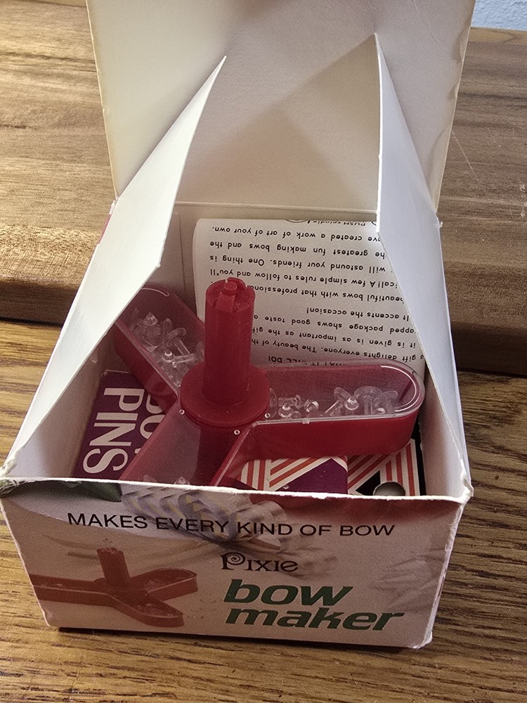 Vintage 1985 Pixie Bow Maker Kit with Bow Pins LN in worn box