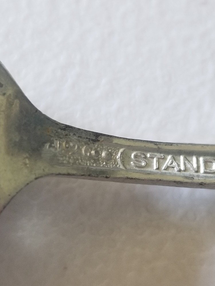 VINTAGE STANDARD SILVERPLATE SPOON 6 IN