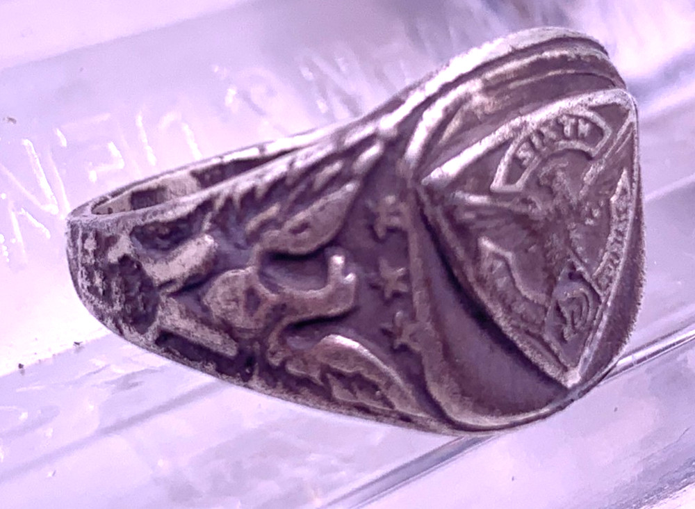 Vtg. World War 2 sterling silver 26th Division "Yankee Division" Men's ring