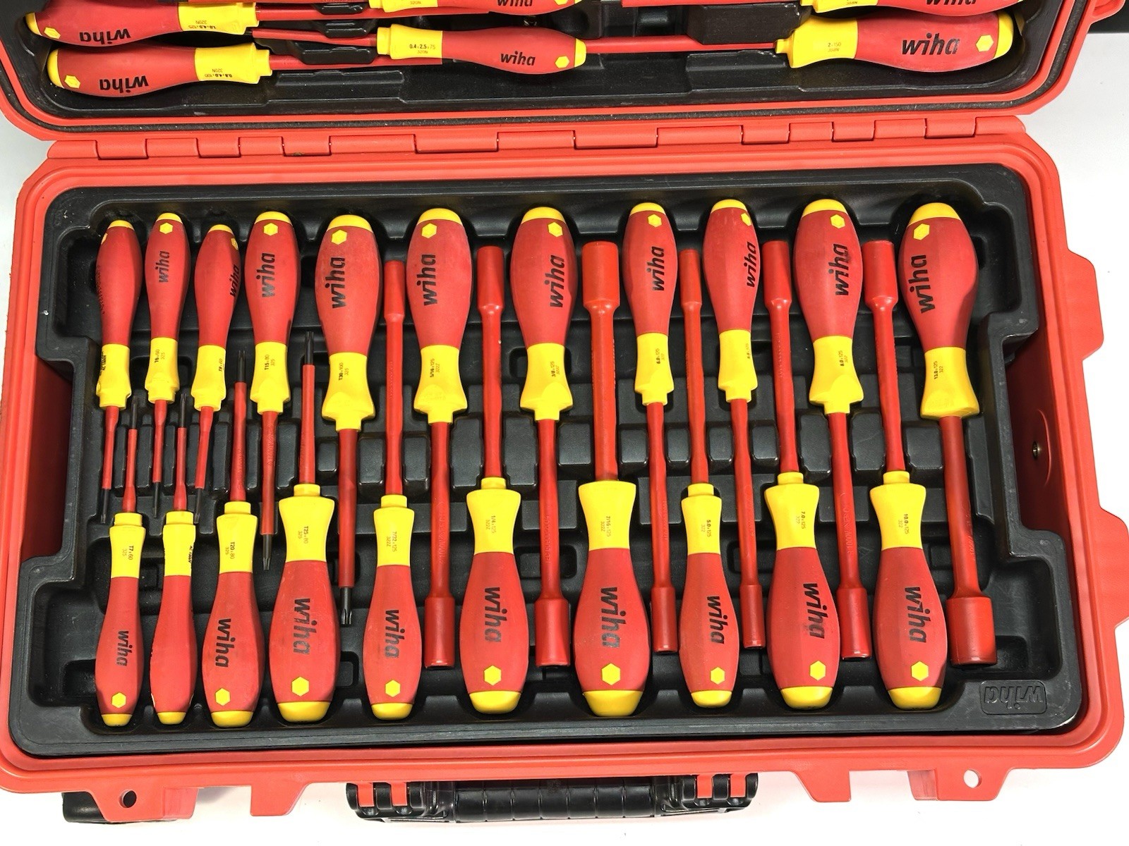 WIHA 80 Piece Master Electrician’s Insulated Tool Set in Rolling Hard Case NICE