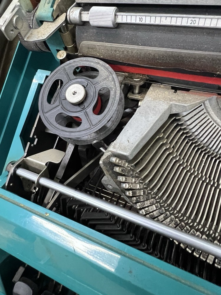 Teal Olivetti Studio 45 Elite Typewriter with Teal Case