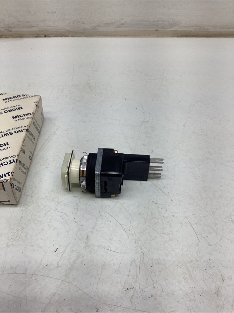 Honeywell Micro Switch PMLG152A1 NIB