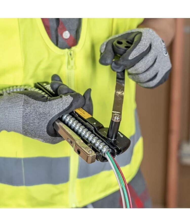 New!Klein Tools Armored and BX Cable Cutter Model 53725