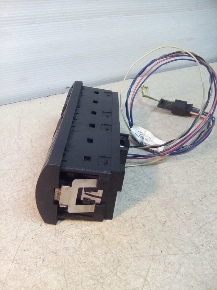 International 4057689C1 Housing Switch, Multiplexed