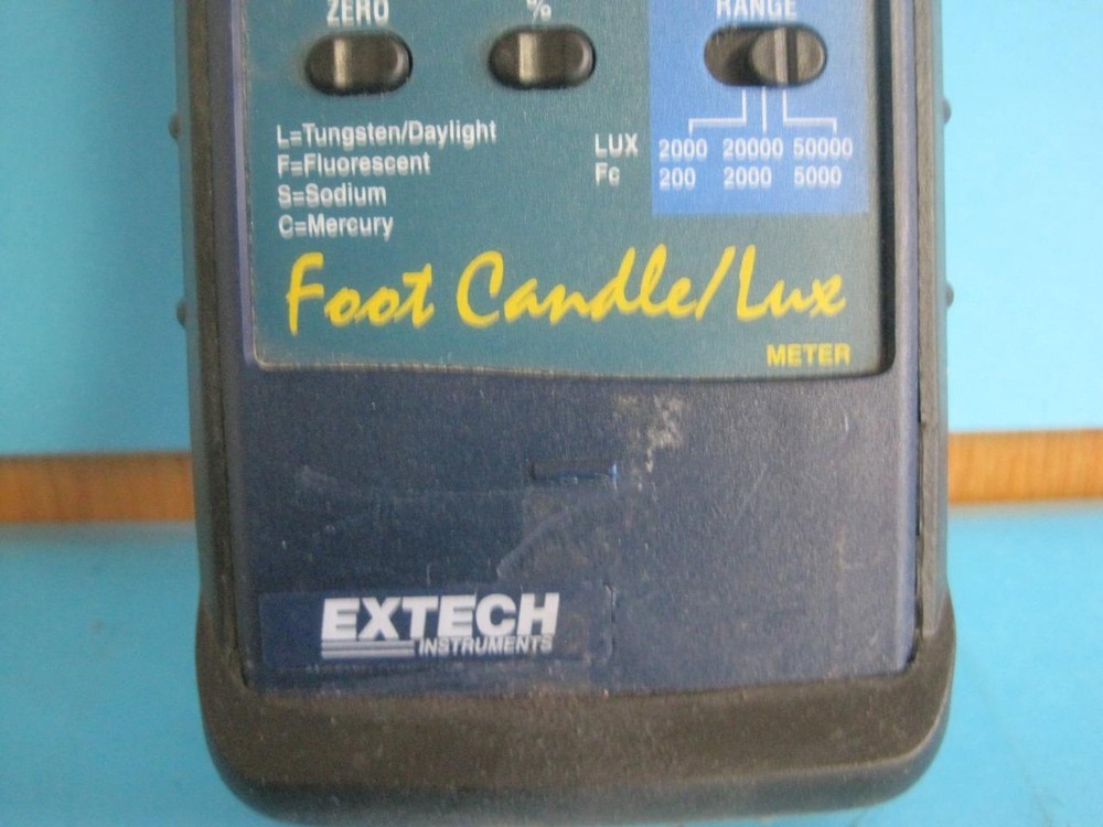 EXTECH INSTRUMENTS MODEL 401025 FOOT CANDLE LUX DIGITAL LIGHT METER W/ SENSOR