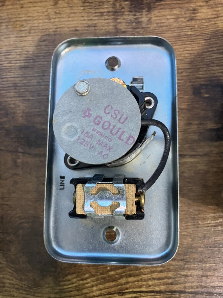 (2) LITTELFUSE BOX COVER UNIT PART NO LSSU